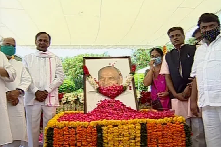 CM KCR paid tribute to PV Narasimha Rao