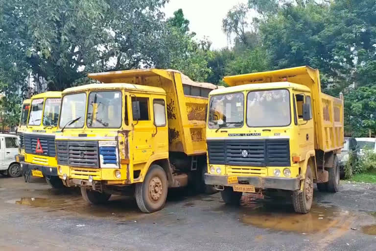 8 vehicles seized while transporting illegally minor minerals in jagdalpur