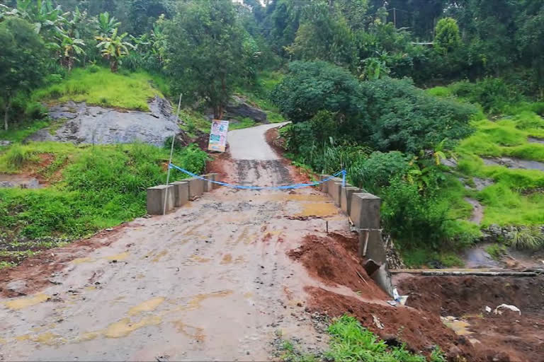 ഇടുക്കി ജില്ലാപഞ്ചായത്ത് പ്രസിഡന്‍റ് കുമാരി കൊച്ചുത്രസ്യ പൗലോസ് രാജകുമാരി district panchayat president rural roads, drinking water and health