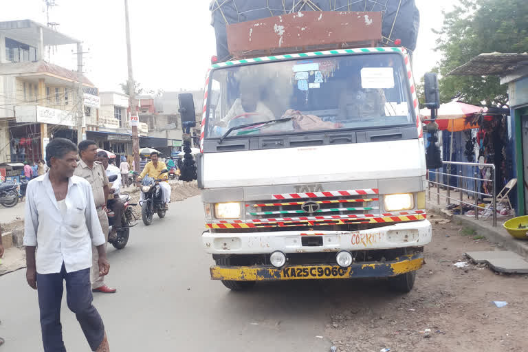 ಟ್ರಾಫಿಕ್ ರೂಲ್ಸ್ ಬ್ರೇಕ್