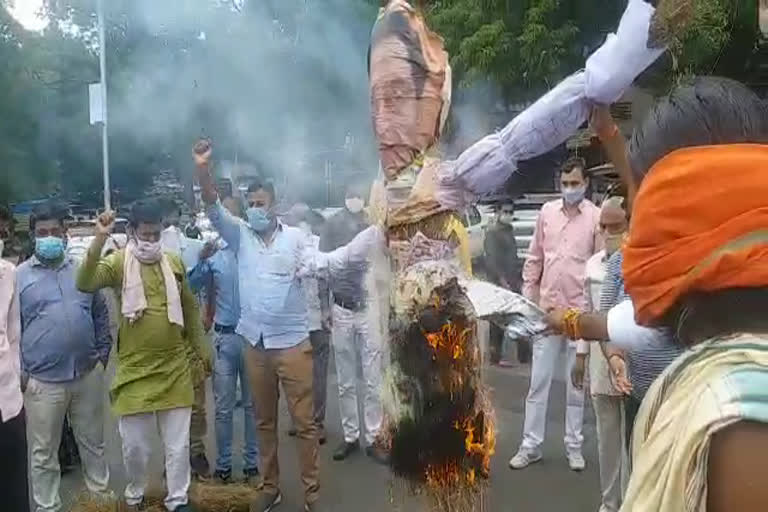 BJP burnt Kamal Nath's effigy