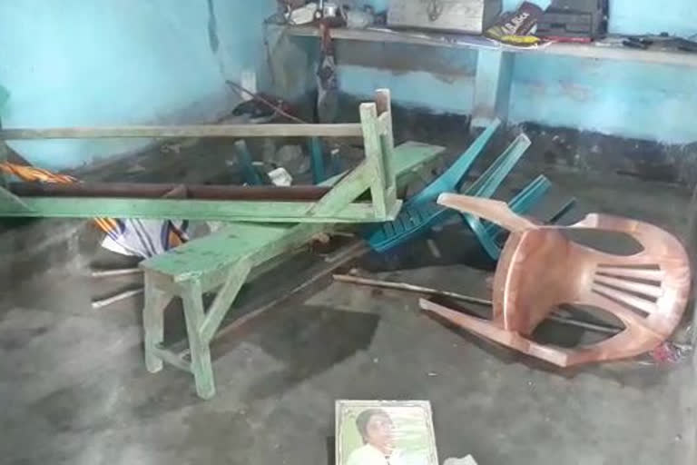 Allegations of vandalism against CPIM worker in Trinamool party office