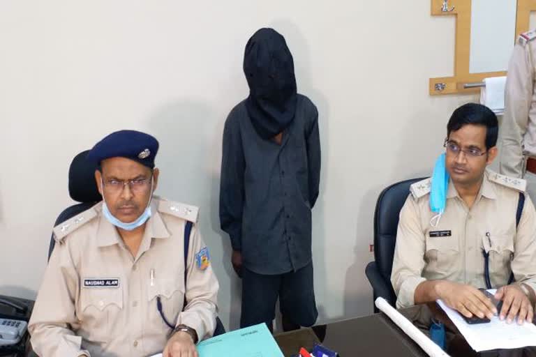 accused of murder arrested in Ranchi, crime news of ranchi, news of ranchi ormanjhi, रांची में हत्या का आरोपी गिरफ्तार, रांची में अपराध की खबरें, रांची ओरमांझी की खबरें