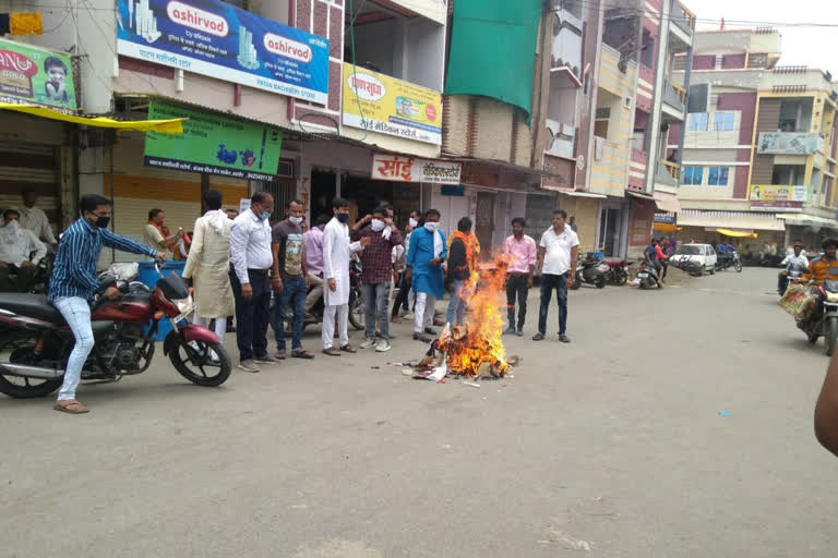 BJP burnt effigy of former Chief Minister Kamal Nath