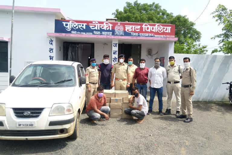 Two accused transporting illegal liquor arrested in ratlam