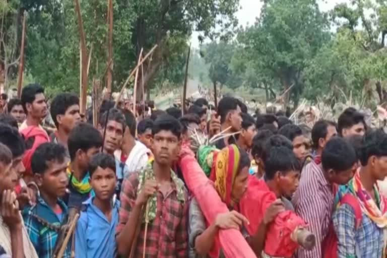 tribals-of-gangalur-in-bijapur-are-protesting-against-baghel-government