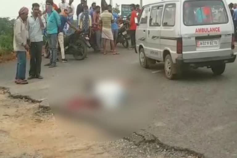 one people died due to truck hit in ramgarh