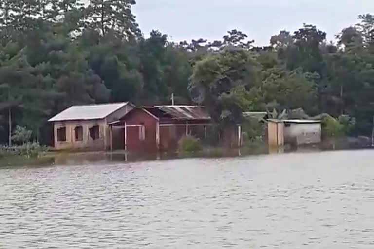 টীয়কৰ জাঁজীমুখত প্লাৱিত ৩০ খনতকৈ অধিক গাঁও