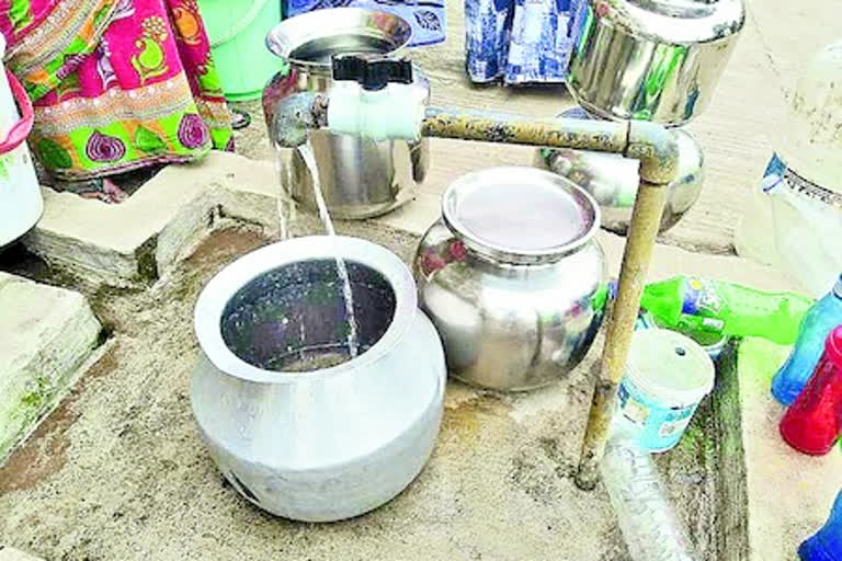 Residents of Chilla village of delhi are forced to stand in queues for hours waiting for water