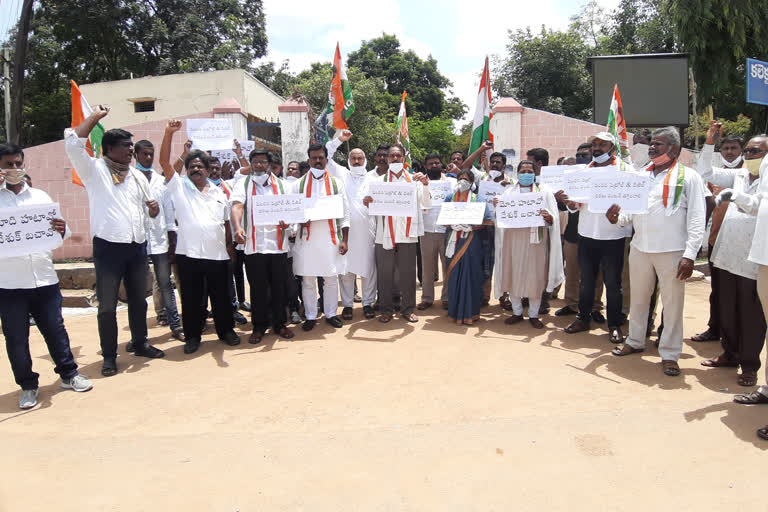 congress protest on petrol prices hike in mahabubnagar