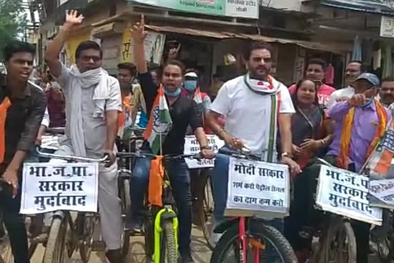 congress-hold-cycle-rally-against-rising-prices-of-petrol-and-diesel-in-mungeli