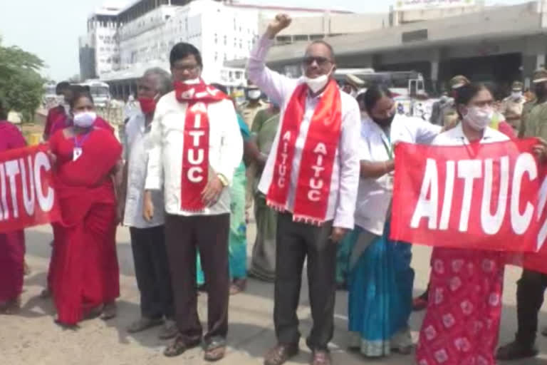 aituc protest at busstand on behalf of outsourcing posts in vijayawada