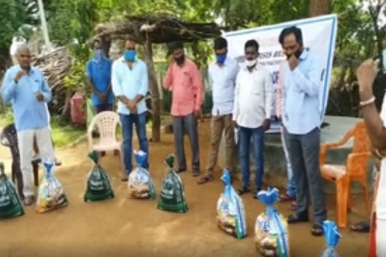 jansahas director distributed groceries to migrants at kulkacharla