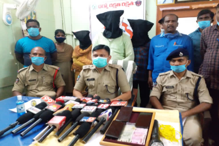 east godavari dst police  chace kidnap case turned to murder case