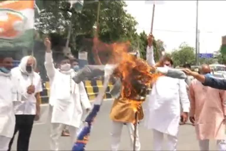 congress protest in gurugram against price hike of petrol and diesel