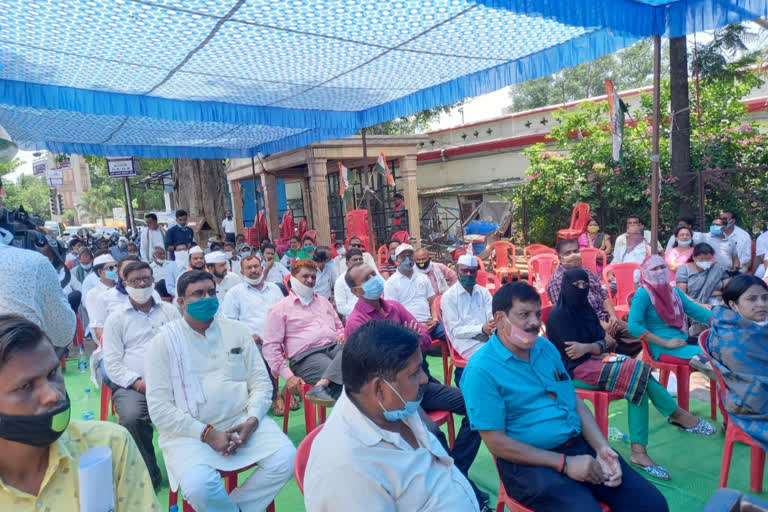 congress worker Protested in bilaspur over increased prices of petrol, diesel and cooking gas