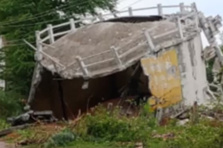 water tank collapsed in krishna dst Vijayawada rural