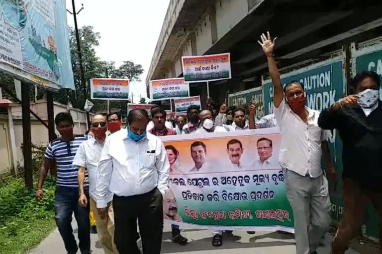 Sambalpur congress protest against petrol-disel price hike