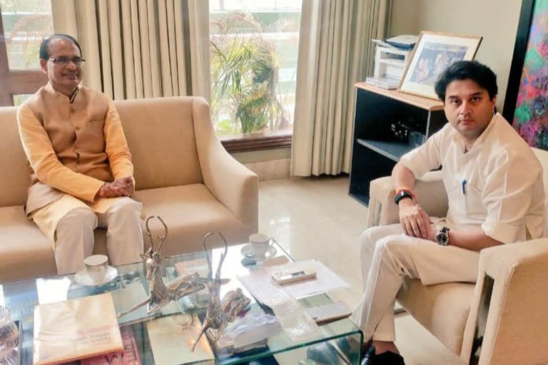 CM Shivraj met Jyotiraditya Scindia in delhi