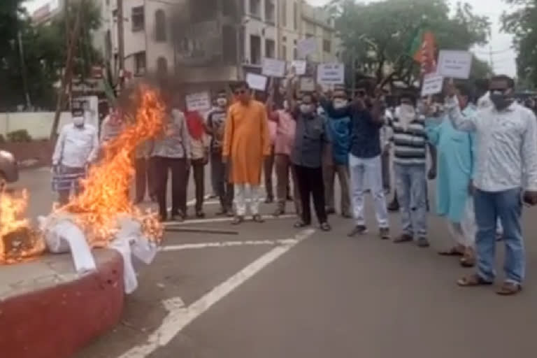 BJP burnt effigy of former Chief Minister Kamal Nath