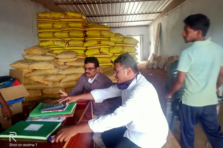 Agriculture department officers chicks in Fertilizer stores