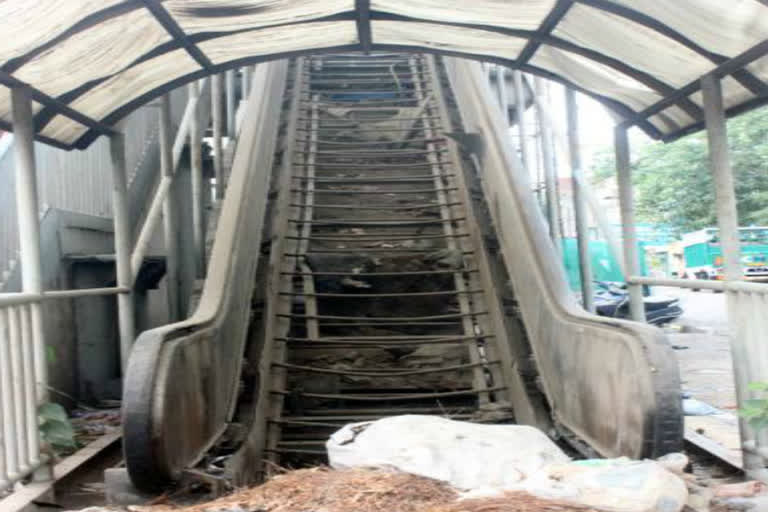 footover bridge is in bad condition at raja garden in delhi