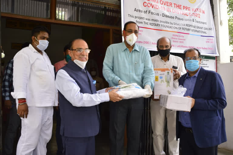 Rotary Club provided PPE kits to DM  of Ghaziabad