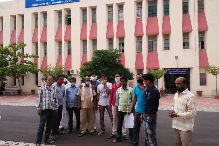 Driver-operators association submitted memorandum to collector