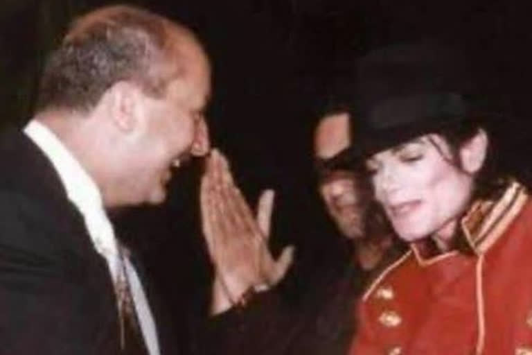 Anupam Kher broke the barricade to meet michael jackson