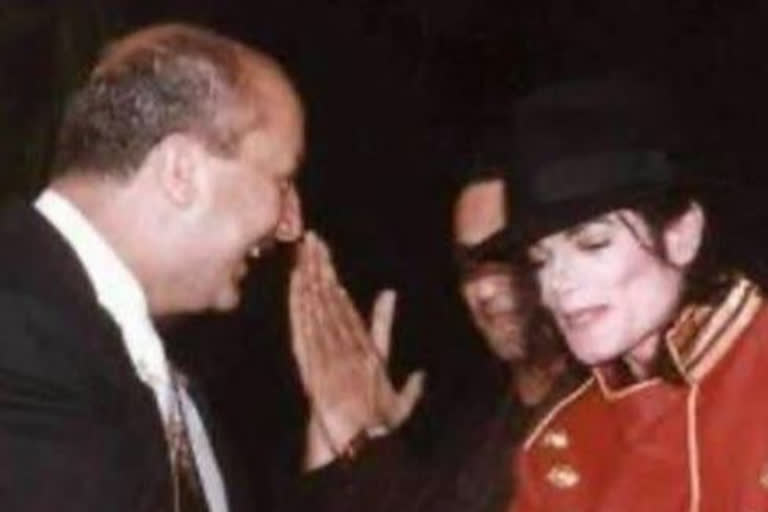 michael jackson visit india anupam kher broke the barricade jumped on the stag to meet