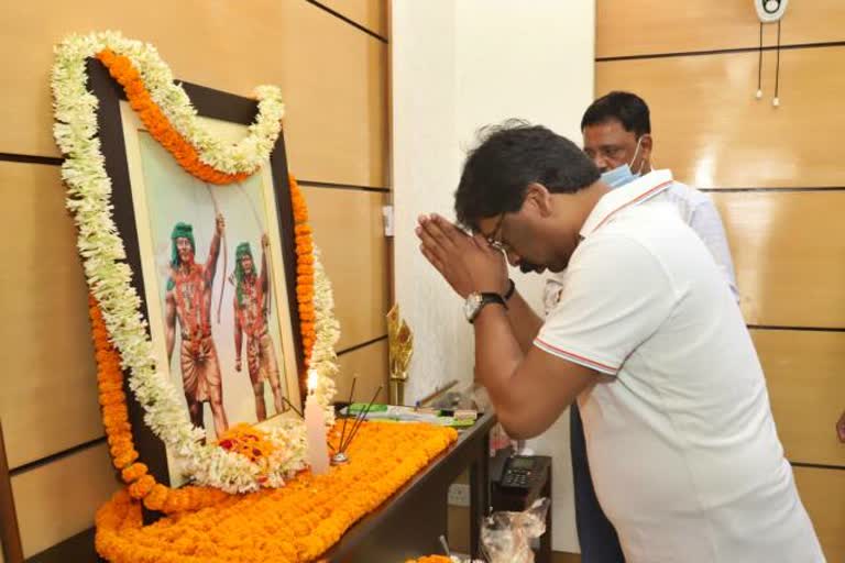 CM Hemant Soren pays tribute to Sidhu-Kanhu in ranchi