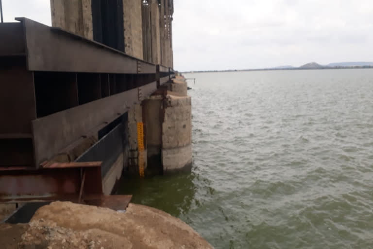 Gajuladinne Water reservoir filled with rain water in kurnool district