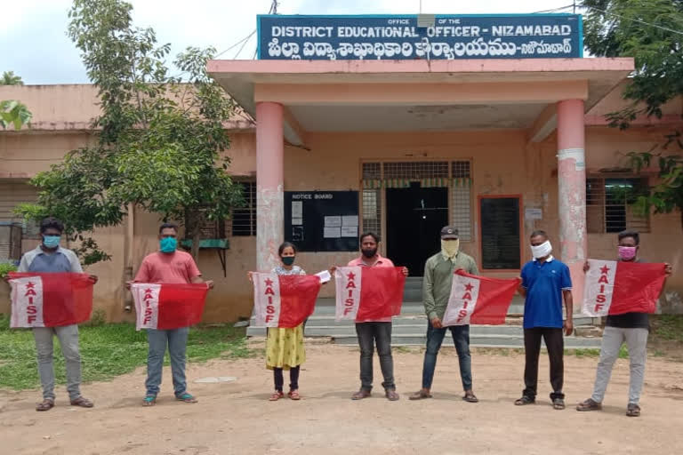 aisf protest about closing college at deo office in nizamabad