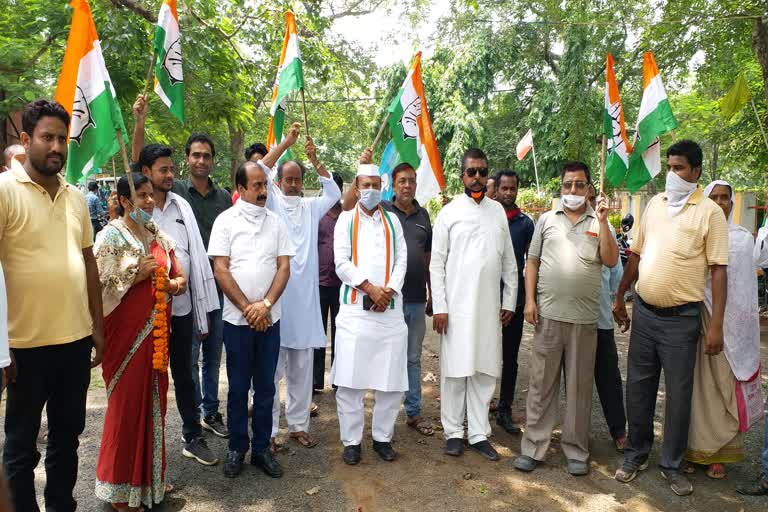 Prohibited from garlanding on Hul Day in pakur