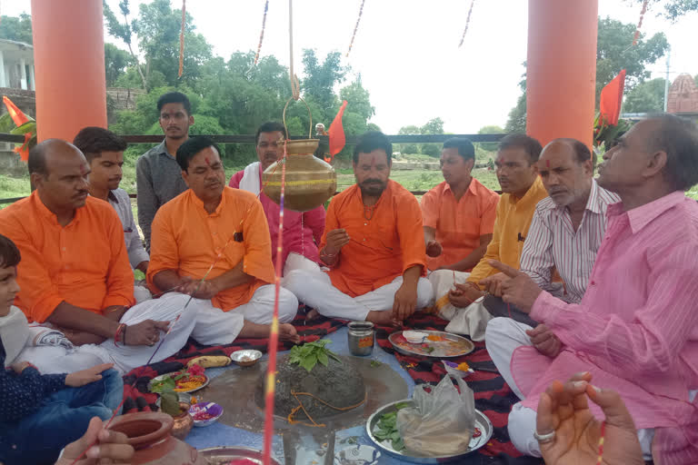 Rudrabhisheka of Lord Shiva done at Mahadev Ghat in agar malva