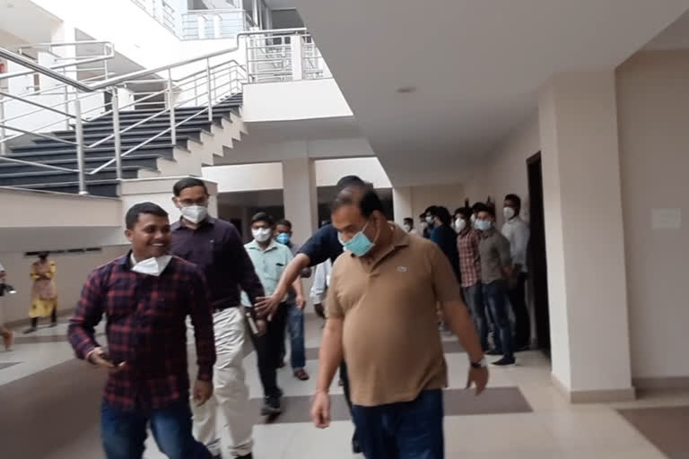 Himanta biswa sarma visit covid hospital bongora