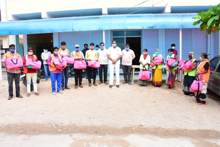 karimnagar mayor distributes groceries to sanitation workers