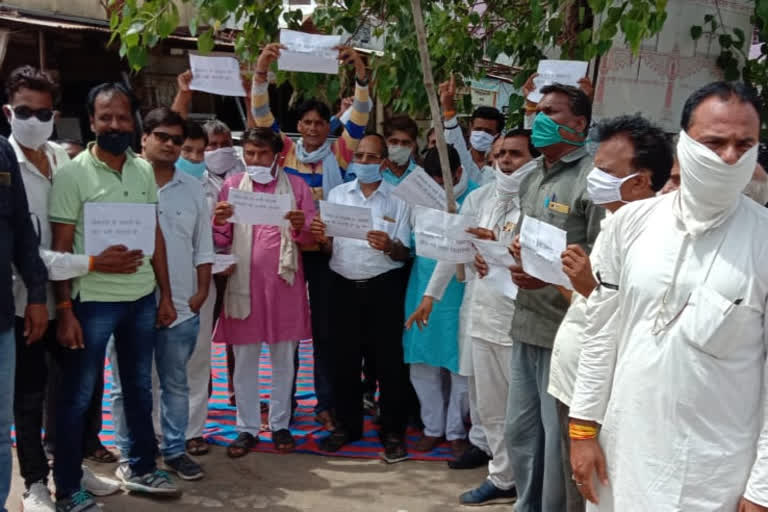 Congress declared  black day with black band in neemuch