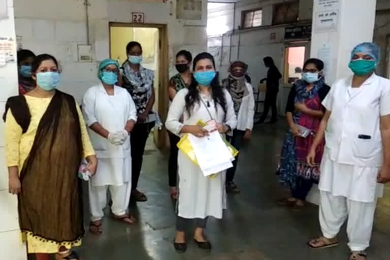 Nurses doing duty at Covid-19 Hospital in Rajnandgaon accused hospital management of Arbitrary