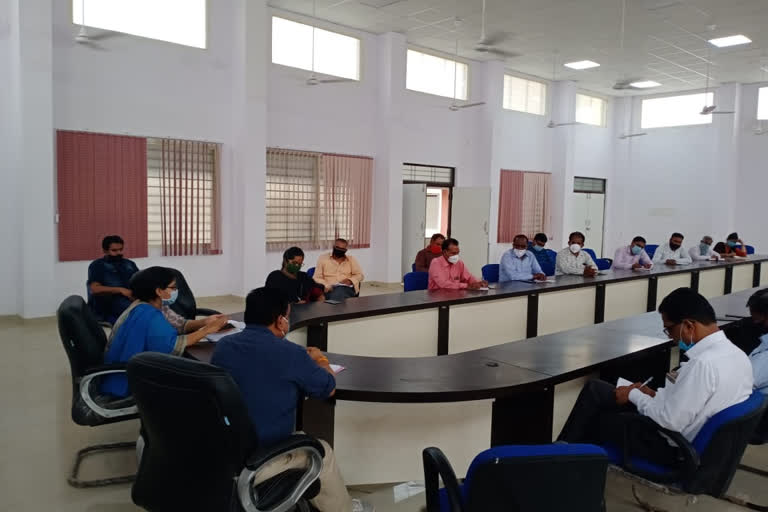 Additional Collector NS Rajawat gave training to officers and employees