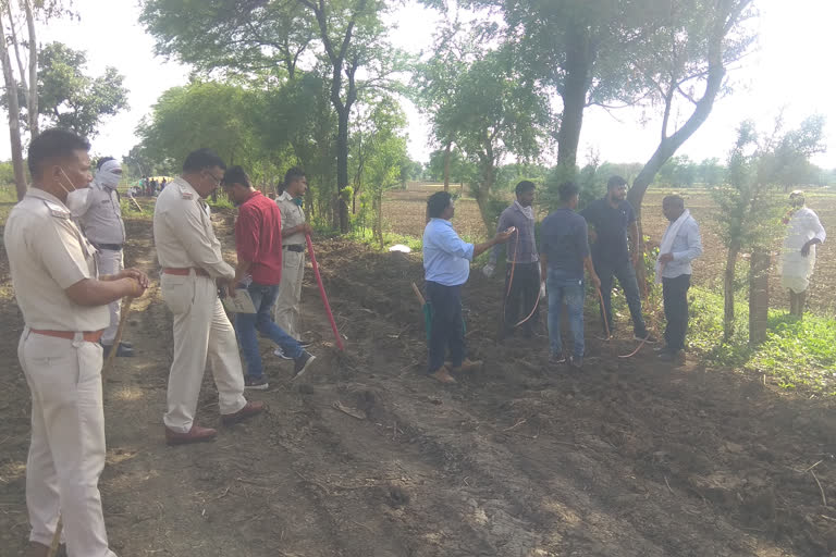 Revenue department reached village Kaharpura to resolve road dispute