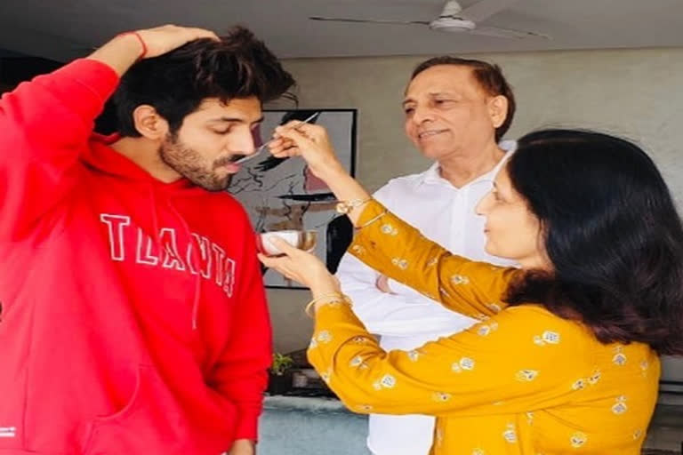 Kartik Aaryan gearing up to watch PM's address to nation leaves netizens in splits