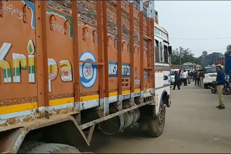 Truck drivers will honk daily to demand their insurance i