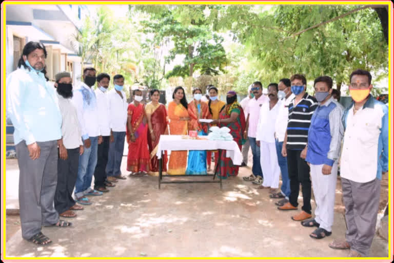 jp fans association distributed masks to poor people at cantonment area in secunderabad region