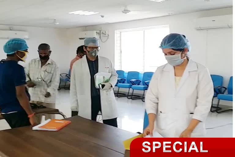 Patients thank the doctor on Doctor's Day in ranchi