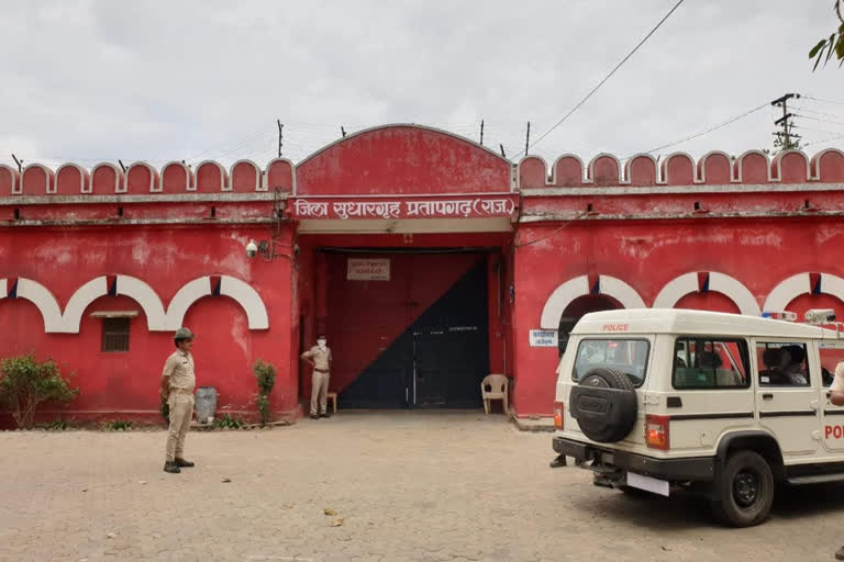 26 prisoners found in Pratapgarh district jail together corona infected