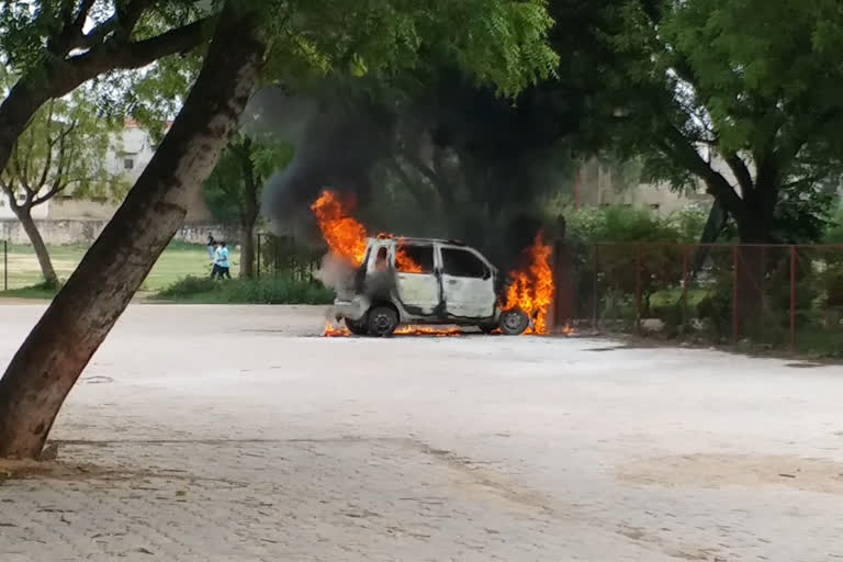 Fire in car, अलवर न्यूज़