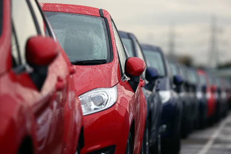 ऑटोमोबाइल बिक्री: कंपनियों ने जारी की सेल्स रिपोर्ट, मारुती की बिक्री 54 प्रतिशत घटी