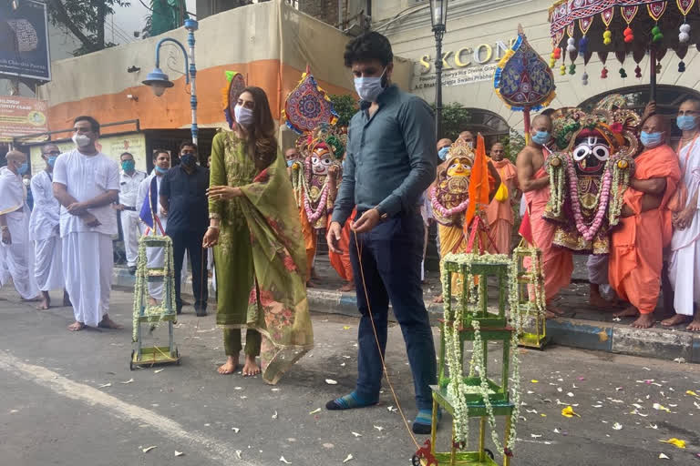 Nusrat Jahan takes part in Ulta Rath celebration by ISCON, Kolkata