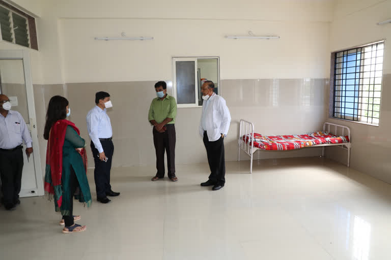 Collector Dinesh Jain inspected district hospital of shajapur